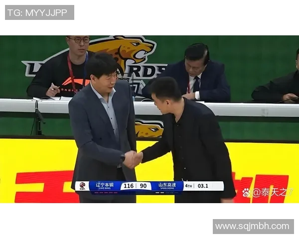 广州篮球队战术引发热议球迷对球队表现和策略的不同看法